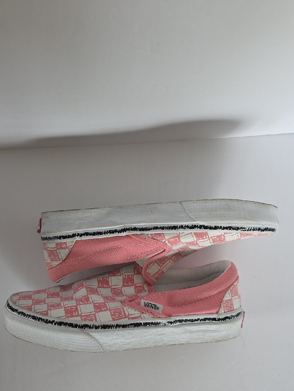 VANS OFF THE WALL Size (5) Pink Checkerboard Classic Slip-On Shoe - Picture 9 of 11
